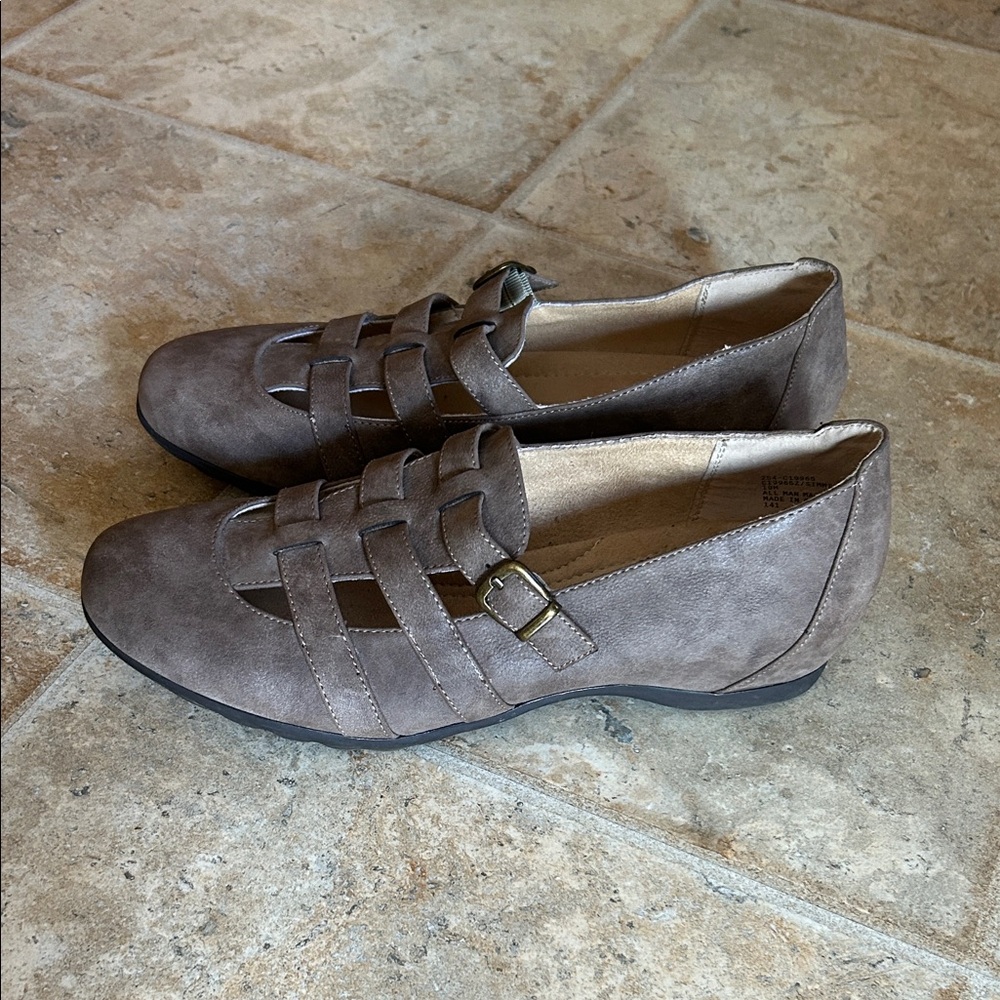 Cliffs by WHITE MOUNTAIN Woven Flats